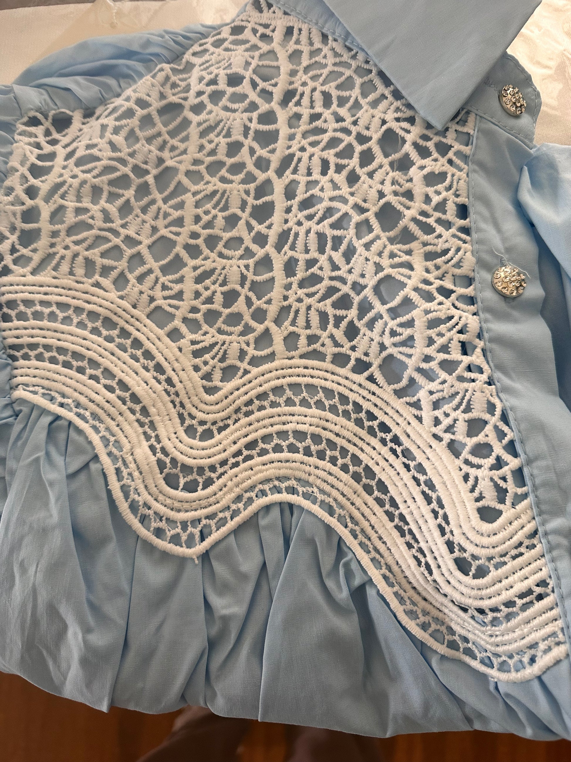 Bluse Céline – White & Sky Blue